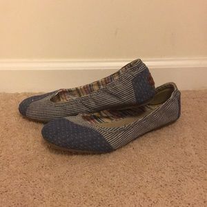 Girls Toms ballet flats